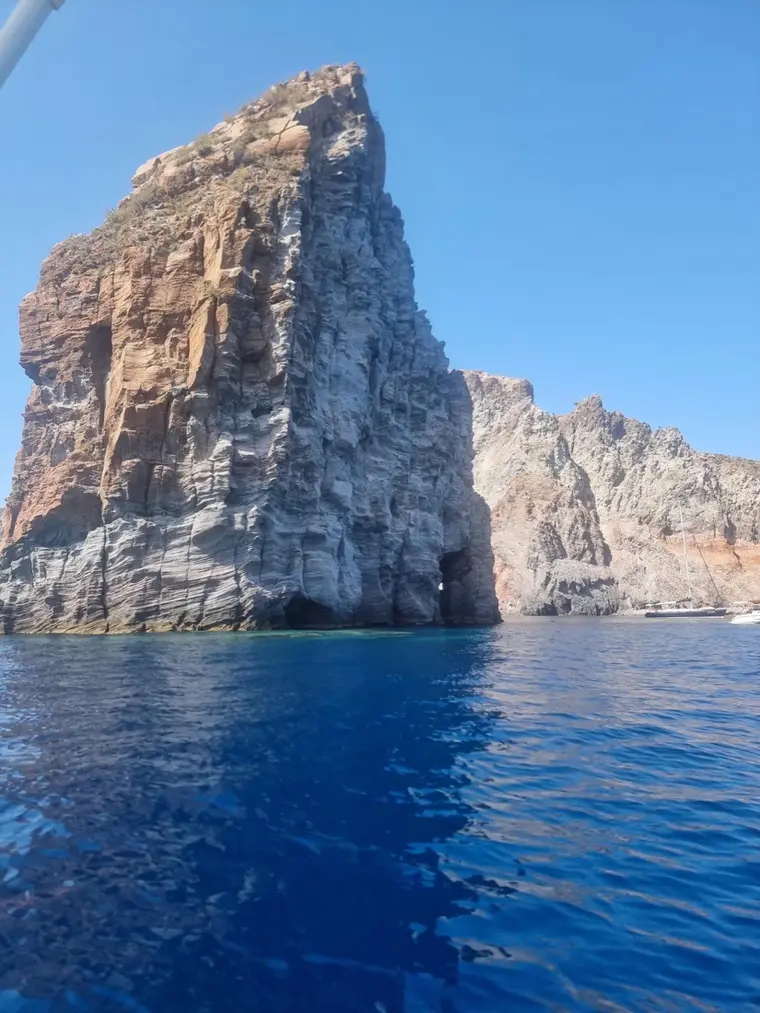 Grotte e scogliere di pomice